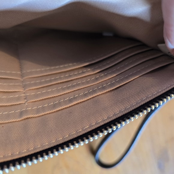 Coach Like New CF447 Contrast Double Zip Wallet Wristlet Chalk White & Black - Picture 7 of 12